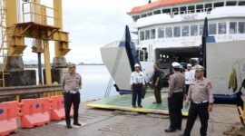 Kabid Humas Polda Aceh Kombes Joko Krisdiyanto: pihak kepolisian menerjunkan personel untuk mengamankan area pelabuhan serta memastikan kelancaran arus penumpang dan kendaraan yang akan menyeberang ke Sabang, Jum'at (4/4/2025).