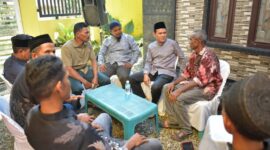 Wakil Gubernur Aceh, H.Fadhlullah, SE dan Istri Peusijuk dan menggelar Open House Lebaran Idul Fitri 1446 H/2025 M bersama dengan Masyarakat Gampong Blang Baro, Kecamatan Glumpang Baro, Kabupaten Pidie, Kamis, (3/4/2025). Foto :  roadpim