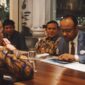 Wagub Aceh, H.Fadhlullah, SE  dan Duta Besar Uni Emirat Arab (UEA) untuk Indonesia, Abdulla Salem Al Dhaheri, berbincang hangat Kamis, (17/4/2025). Foto: Humas BPPA