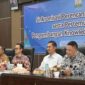 Plt. Sekretaris Daerah Aceh, Muhammad Nasir membuka acara sinkronisasi Perencanaan Pusat dan Daerah serta Pertemuan Ekploratif Pengembangan Knowledge Management Center di Aula Prof. Masjid Ibrahim Bapeda Banda Aceh, Selasa (15/4/2025)