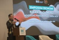 Wakil Gubernur Aceh H.Fadhlullah, SE memberi sambutan saat membuka Simposium Ekonomi Kolaborasi BSI dan PWI dalam Mendukung Perkembangan UMKM di Aceh, di Aula Landmark BSI, Kamis (24/4/2025).
