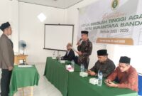 Ketua Yayasan Rumoh Bina Aneuk Nanggro Dr.Tgk Jamaludin Thaib mengikrarkan Ketua Sekolah Tinggi Agama Islam (STAI) Nusantara Yang baru Dr.Dicky Wirianto, MA periode (2025-2029)
Foto : BANDAPOS.com