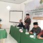 Ketua Yayasan Rumoh Bina Aneuk Nanggro Dr.Tgk Jamaludin Thaib mengikrarkan Ketua Sekolah Tinggi Agama Islam (STAI) Nusantara Yang baru Dr.Dicky Wirianto, MA periode (2025-2029)
Foto : BANDAPOS.com