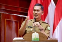 Plt Sekda Aceh, M. Nasir S.IP, MPA, memberi sambutan sekaligus meluncurkan Portal Satu Data Aceh, di Anjong Mon Mata Mueligoe Gubernur Aceh, Selasa (29/4/2025). Foto: Humas Aceh