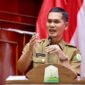 Plt Sekda Aceh, M. Nasir S.IP, MPA, memberi sambutan sekaligus meluncurkan Portal Satu Data Aceh, di Anjong Mon Mata Mueligoe Gubernur Aceh, Selasa (29/4/2025). Foto: Humas Aceh