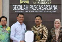 Muhammad Daud kembali ditetapkan sebagai ketua Ikatan Alumni Magister Ilmu Kebencanaan (IKAMIK) Universitas Syiah Kuala (USK) Periode 2025 - 2028. Penyerahan SK dilaksanakan di Gedung Pascasarjana USK oleh Prof. Dr. Hizir (Direktur Sekolah Pascasarjana USK) di dampingi oleh Dr. Yunita Idris, Ketua Prodi MIK USK, Sabtu, (26/4/2025).