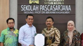 Muhammad Daud kembali ditetapkan sebagai ketua Ikatan Alumni Magister Ilmu Kebencanaan (IKAMIK) Universitas Syiah Kuala (USK) Periode 2025 - 2028. Penyerahan SK dilaksanakan di Gedung Pascasarjana USK oleh Prof. Dr. Hizir (Direktur Sekolah Pascasarjana USK) di dampingi oleh Dr. Yunita Idris, Ketua Prodi MIK USK, Sabtu, (26/4/2025).