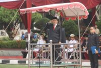 Wakil Gubernur Aceh, H. Fadhlullah, SE menjadi inspektur upacara pada apel peringatan Hari Pendidikan Nasional (Hardiknas) Tahun 2025 yang digelar di Halaman Kantor Gubernur Aceh, Jumat (2/5/2025).