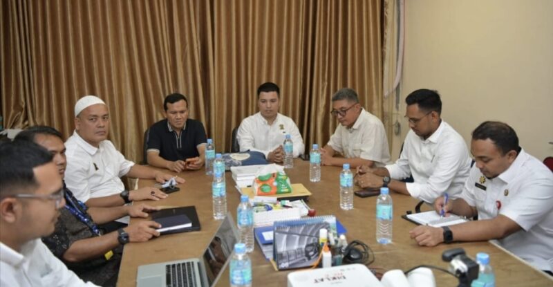 Wakil Gubernur Aceh, H. Fadhlullah, SE melakukan kunjungan kerja ke kantor PT. Patriot Nusantara Aceh (Patna), Badan Usaha Pembangun dan Pengelola Kawasan (BUPP) Kawasan Ekonomi Khusus (KEK) Arun Lhokseumawe, Kamis (8/5/2025).