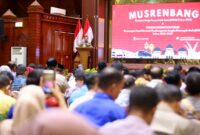 Wakil Gubernur Aceh Fadhlullah, memberi arahan sekaligus membuka Musrenbang Rencana Kerja Pemerintah Aceh (RKPA) tahun 2026, dan Forum Konsultasi Publik RPJMA tahun 2025-2026, di Anjong Mon Mata Pendopo Gubernur Aceh, Kamis (15/5/2025). Foto : Ist