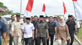 Wakil Gubernur Aceh, Fadhlullah, SE bersama Bupati Aceh Timur, Iskandar Usman Alfarlaky dan Kadistambun Aceh, Cut Huzaimah Melakukan Peresmian Pengembangan Kakao (Cocoa Development Center) di Birem Bayeun Kabupaten Aceh Timur, Jumat (16/05/2025). Foto: Humas Aceh