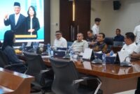 Wakil Gubernur Aceh, Fadhlullah, SE didampingi SKPA terkait, melakukan pertemuan dengan Wamen PU RI, Diana Kusumastuti membahas terkait pembangunan Insfrastruktur jalan & pengelolaan sampah terpadu di Aceh, di gedung utama lantai 3, Kementrian PU Jakarta, Senin, (19/5/2025).