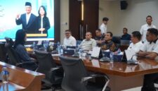 Wakil Gubernur Aceh, Fadhlullah, SE didampingi SKPA terkait, melakukan pertemuan dengan Wamen PU RI, Diana Kusumastuti membahas terkait pembangunan Insfrastruktur jalan & pengelolaan sampah terpadu di Aceh, di gedung utama lantai 3, Kementrian PU Jakarta, Senin, (19/5/2025).