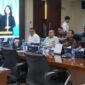 Wakil Gubernur Aceh, Fadhlullah, SE didampingi SKPA terkait, melakukan pertemuan dengan Wamen PU RI, Diana Kusumastuti membahas terkait pembangunan Insfrastruktur jalan & pengelolaan sampah terpadu di Aceh, di gedung utama lantai 3, Kementrian PU Jakarta, Senin, (19/5/2025).