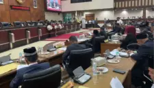 Rapat paripurna DPR Aceh tentang Penetapan Draf Revisi UUPA di Gedung Utama Parlemen, Banda Aceh, Rabu, (21/5/2025). Foto: Ist