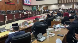 Rapat paripurna DPR Aceh tentang Penetapan Draf Revisi UUPA di Gedung Utama Parlemen, Banda Aceh, Rabu, (21/5/2025). Foto: Ist