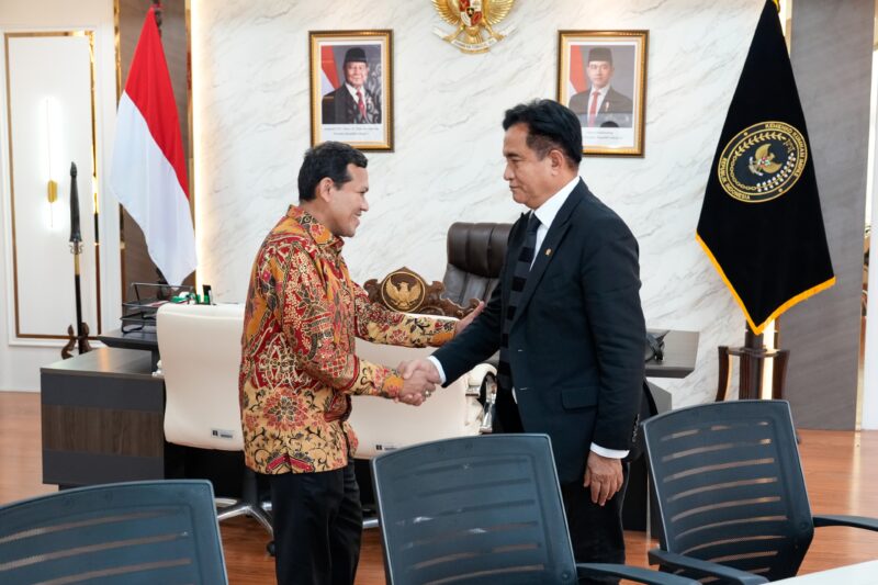 Wakil Gubernur Aceh, Fadhlullah didampingi Juru Bicara Pemerintah Aceh, Teuku Kamaruzzaman, dan sejumlah Anggota DPR Aceh, saat bertemu Menteri Hukum Supratman Andi Agtas, di Kementerian Hukum, Jakarta, Rabu (28/5/2025).