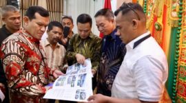 Wakil Gubernur Aceh H. Fadhlullah, SE menerima kunjungan sejumlah investor dari Hangzhou Chamber of Commerce Indonesia, di Aula Rumah Dinas Wakil Gubernur Aceh, Kamis (1/5/2025). Foto : Ist.