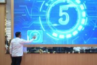 Asisten III Sekda Aceh, Muhammad Diwarsyah, meluncurkan aplikasi Tugas Belajar SIKULA (Sistem Informasi Tugas Belajar) di Kantor BPSDM Aceh, Rabu (14/5/2025). Aplikasi ini dihadirkan sebagai bagian dari transformasi digital dalam layanan kepegawaian, khususnya dalam mendukung peningkatan kapasitas Aparatur Sipil Negara (ASN) di Aceh. Foto: Humas Aceh