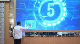 Asisten III Sekda Aceh, Muhammad Diwarsyah, meluncurkan aplikasi Tugas Belajar SIKULA (Sistem Informasi Tugas Belajar) di Kantor BPSDM Aceh, Rabu (14/5/2025). Aplikasi ini dihadirkan sebagai bagian dari transformasi digital dalam layanan kepegawaian, khususnya dalam mendukung peningkatan kapasitas Aparatur Sipil Negara (ASN) di Aceh. Foto: Humas Aceh