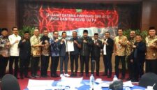 Plt. Sekda Aceh, M. Nasir, S.IP, MPA, menghadiri Diskusi Strategis membahas Draf Rancangan Revisi Undang-Undang Nomor 11 Tahun 2006 tentang Pemerintahan Aceh (UUPA) yang di inisiasi oleh Dewan Perwakilan Rakyat Aceh (DPRA) bersama Forum Bersama (Forbes) DPR/DPD-RI asal Aceh di Aula Badan Penghubung Pemerintah Aceh (BPPA), Jakarta, Kamis (22/5/2025).