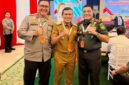Wagub Aceh Fadhlullah,SE bersama Pangdam IM Mayjen Niko Fahrizal dan Kapolda Aceh Irjen Dr. Achmad Kartiko foto bersama di sela-sela menghadiri Sarasehan Kebangsaan Perubahan Geopolitik Dunia dalam Peluang Menuju Indonesia Raya, di Gedung Nusantara IV MPR RI, Jakarta, Selasa, (20/5/2025). Foto Humas Aceh