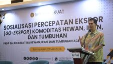 Pelaksana Tugas Sekretaris Daerah Aceh M Nasir, membuka secara resmi Sosialisasi Percepatan Ekspor (Go-Ekspor) Komoditas Hewan, Ikan dan tumbuhan, di Aula Kyriad Muraya Hotel Banda Aceh, Kamis (22/5/2025). Foto: Humas Aceh