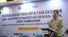 Pelaksana Tugas Sekretaris Daerah Aceh M Nasir, membuka secara resmi Sosialisasi Percepatan Ekspor (Go-Ekspor) Komoditas Hewan, Ikan dan tumbuhan, di Aula Kyriad Muraya Hotel Banda Aceh, Kamis (22/5/2025). Foto: Humas Aceh