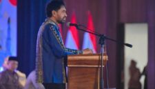Gubernur Aceh, Muzakir Manaf menghadiri peluncuran dan dialog percepatan musyawarah desa khusus (Musdesus) dan Pembentukan Koperasi Desa/Koperasi Merah Putih, yang dihadiri Wakil Menteri Koperasi RI Ferry Juliantono dan Wakil Menteri Dalam Negeri RI Bima Arya, di Balee Meuseraya Aceh Banda Aceh, Kamis (22/05/2025). Foto: Humas Aceh
