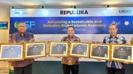 Staf Ahli Gubernur Bidang Perekonomian, Keuangan dan Pembangunan, Restu Andi Surya, SSTP, MPA, Mewakili Wakil Gubernur Aceh Menghadiri Acara Penerimaan Penghargaan Anugerah Adinata Syariah 2025 dan Indonesia Sharia Forum (ISF) 2025 yang di Selenggarakan Oleh Komite Nasional Ekonomi Keuangan Syariah (KNEKS) dan Republika, Selasa (26/05/2025) di Le Meridien Jakarta. (Foto: Humas Aceh)