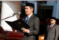 Plt Sekda Aceh, M. Nasir S.IP, MPA, menjadi Inspektur Peringatan Hari Lahir Pancasila Tahun 2025, di Halaman Kantor Gubernur Aceh, Minggu (1/6/2025)