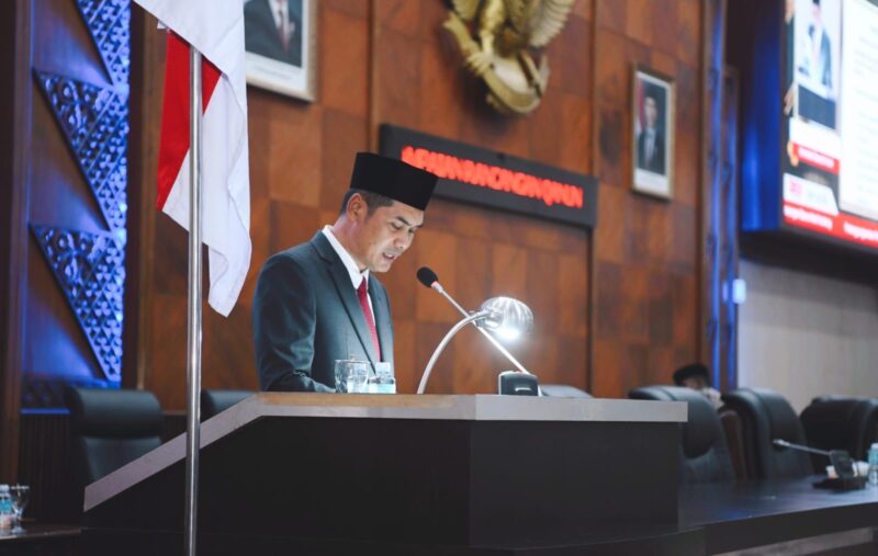 Pemerintah Aceh menyampaikan Raqan Aceh tentang Pertanggungjawaban Pelaksanaan APBA TA 2024 dalam rapat paripurna DPRA, yang dibacakan oleh Plt Sekda Aceh, M. Nasir, mewakili Gubernur Aceh H. Muzakir Manaf, Selasa (24/6/2025).