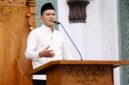 Wakil Gubernur Aceh, H. Fadhlullah, S.E., memberi sambutan pada Peringatan Tahun Baru Islam 1 Muharram 1447 H, sekaligus melaksanakan shalat Isya berjamaah, di Masjid Raya Baiturrahman Banda Aceh, Kamis, (26/6/2025)