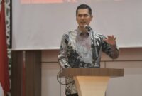 Plt. Sekda Aceh, M. Nasir, SIP. MPA menyampaikan sambutan pada seminar peningkatan kualitas pendidikan Aceh bersama Menteri Pendidikan Dasar dan Menengah RI, Prof. Dr. Abdul Mu'ti, M. Ed di Aula Dinas Pendidikan Aceh, Sabtu Malam, Banda Aceh, (28/6/2025).