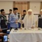 Wakil Gubernur Aceh, H. Fadlullah, menghadiri acara pembagian dana wakaf Habib Bugak dan silaturahmi jamaah calon haji Kloter BTJ 12 di Mekkah. Kegiatan ini berlangsung di Mushalla Hotel 910 Misfalah menjelang salat Ashar. Laporan: *Frenky Suseno Manik, S.Si., M.Pd.* Petugas Haji Daerah – Layanan Umum dari Mekkah, Sabtu (31/5/2025).