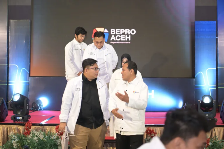 Wakil Gubernur  Aceh, Fadhlullah pada acara pelantikan Pengurus Beyond Profesional (Bepro) Aceh, di Ballroom The Pade Hotel, Jumat, (20/6/2025). Foto Humas Aceh