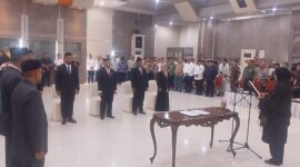 Walikota Banda Aceh Illiza Sa'aduddin Djamal, SE melantik Komisioner Baitul Mal Kota Banda Aceh untuk masa tugas baru yang berlangsung di Aula lantai 4 Kantor Walikota Banda Aceh Rabu, (4/6/2025). Foto : Ist