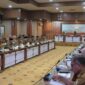 Gubernur Muzakir Manaf memimpin Rapat pimpinan untuk mendorong percepatan Realisasi APBA 2025 yang berlangsung di gedung serbaguna Setda Aceh Aceh Senin (23/6/2025).