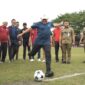 Wakil Gubernur Aceh, Fadhlullah, resmi membuka Kejuaraan Sepak Bola Piala Wakil Gubernur Aceh 2025 di Lapangan Mutiara, Beureunuen, Pidie. (2/7/2025)