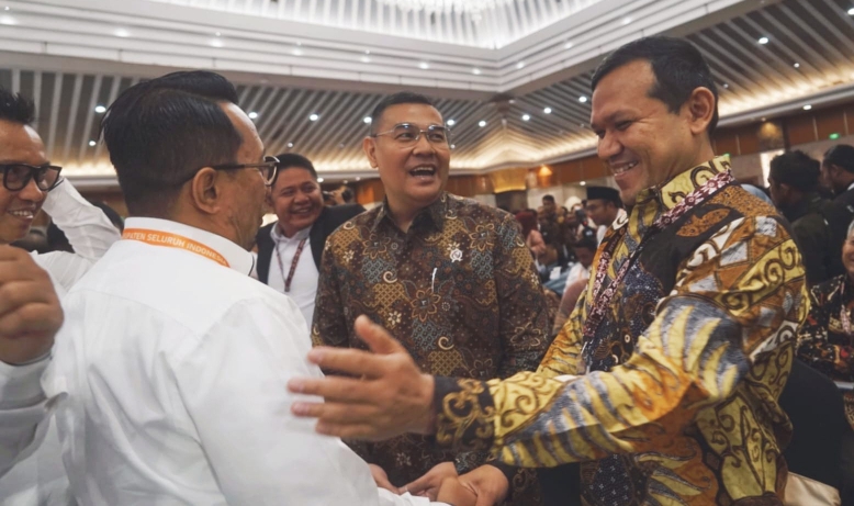 Wakil Gubernur Aceh Fadhlullah, SE saat menghadiri Pengukuhan Dewan Pengurus Asosiasi Pemerintah Kabupaten Seluruh Indonesia (APKASI) periode 2025-2030 di Puri Agung, Grand Sahid Hotel di Jakarta, Kamis, (17/7/2025). Foto: Humas BPPA