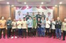 Gubernur Aceh, H. Muzakir Manaf, dalam pertemuan bersama
Bupati dan Walikota se-Aceh bahas strategi mempertahan Otsus secara utuh yang berlangsung di Kantor Badan Penghubung Pemerintah Aceh, Jakarta, Kamis (3/7/2025) malam.