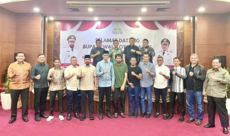 Gubernur Aceh, H. Muzakir Manaf, dalam pertemuan bersama
Bupati dan Walikota se-Aceh bahas strategi mempertahan Otsus secara utuh yang berlangsung di Kantor Badan Penghubung Pemerintah Aceh, Jakarta, Kamis (3/7/2025) malam.