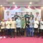 Gubernur Aceh, H. Muzakir Manaf, dalam pertemuan bersama
Bupati dan Walikota se-Aceh bahas strategi mempertahan Otsus secara utuh yang berlangsung di Kantor Badan Penghubung Pemerintah Aceh, Jakarta, Kamis (3/7/2025) malam.