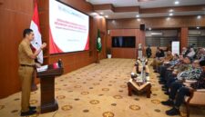 Plt. Sekda Aceh, M. Nasir, S.IP, MPA membuka kegiatan sosialisasi waspada aktivitas keuangan ilegal yang digelar OJK Aceh, di Gedung Serbaguna Kantor Gubernur Aceh, Selasa, (8/7/2025).