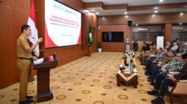Plt. Sekda Aceh, M. Nasir, S.IP, MPA membuka kegiatan sosialisasi waspada aktivitas keuangan ilegal yang digelar OJK Aceh, di Gedung Serbaguna Kantor Gubernur Aceh, Selasa, (8/7/2025).
