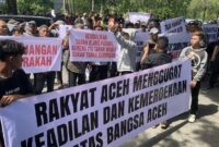 Ratusan warga yang tergabung dalam aliansi “Rakyat Aceh Menggugat