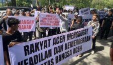 Ratusan warga yang tergabung dalam aliansi “Rakyat Aceh Menggugat