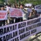 Ratusan warga yang tergabung dalam aliansi “Rakyat Aceh Menggugat