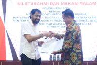 Gubernur Aceh, Muzakir Manaf, menandatangani MoU kerja sama dengan Menteri Koordinator Bidang Hukum, Hak Asasi Manusia, Imigrasi, dan Pemasyarakatan Indonesia Yusril Ihza Mahendradi restoran Pendopo Gubernur Aceh Rabu, (09/07/2025). Foto: Humas Aceh