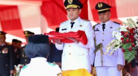 Wakil Gubernur Aceh, Fadhlullah, SE, di dampingi istri & forkopimda Aceh menjadi inspektur upacara penurunan bendera dalam rangka peringatan HUT RI ke-80 di Lapangan Blang Padang, Banda Aceh, (17/8/2025) Sore.